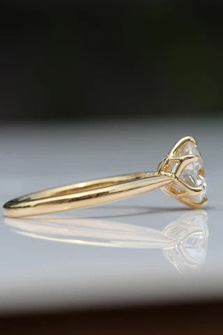 Round  Lily Engagement